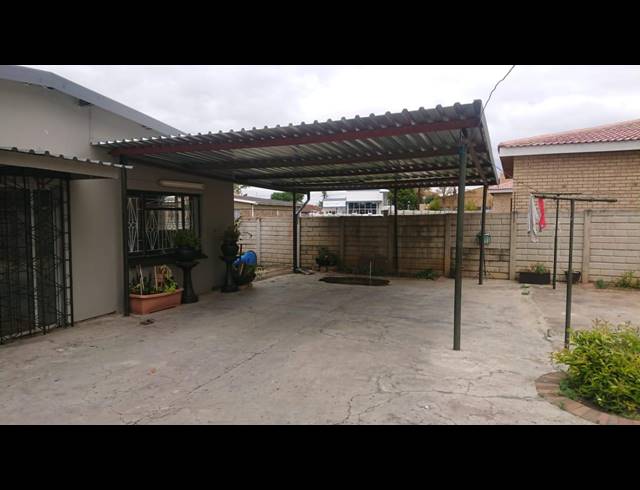 2 BEDROOM FLAT RENTED IN LENNOXTON